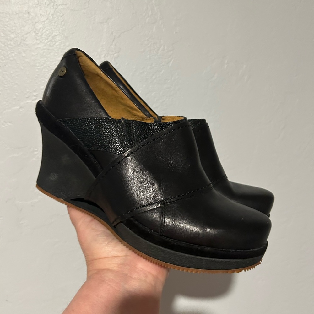 Mozo Devine Slip Resistant Wedges Black Leather Size 8